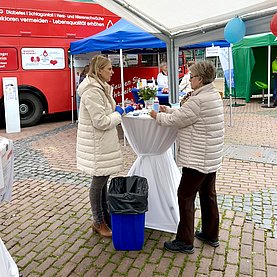 Diabetologin im Gespräch mit einer Patientin